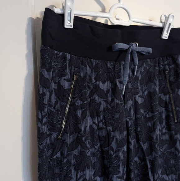 Athleta Trekkie North Jogger Pants - Ethereal Bloom Cottage Blue - sz 4 - Picture 3 of 7